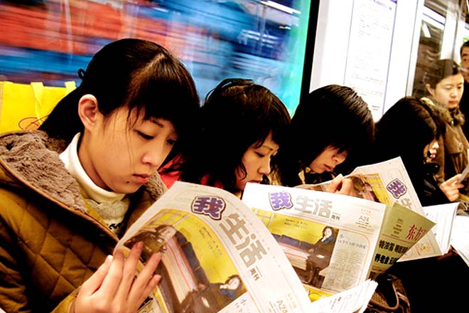 women-reading